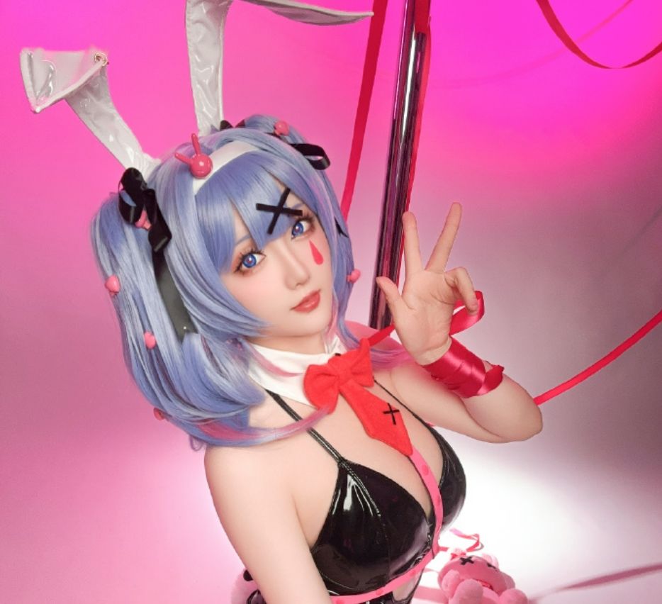 星之迟迟cosplay兔子洞中的初音未来图集，展现虚拟与梦幻的世界