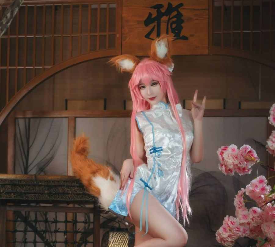 w百合欧皇子w cos Fate/EXTRA·玉藻前旗袍图集作品，东方风格的魅力