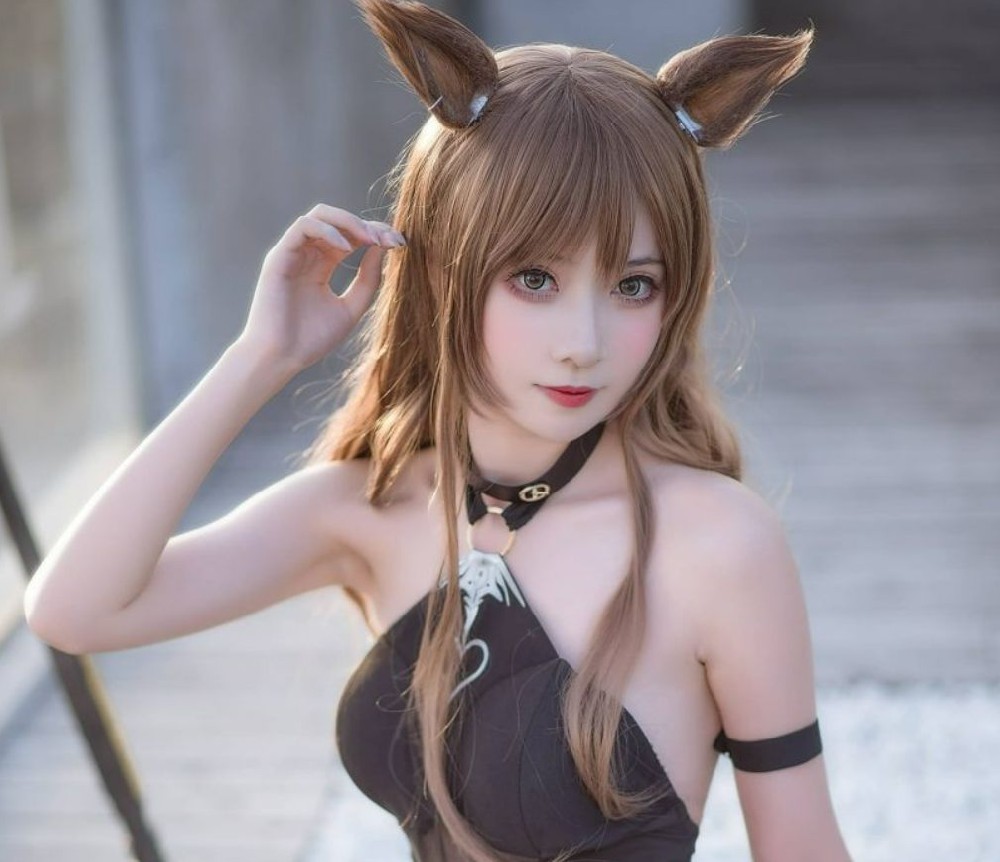 阳炎型小菠萝cosplay明日方舟·天火泳装作品图集，夏日的热情与活力