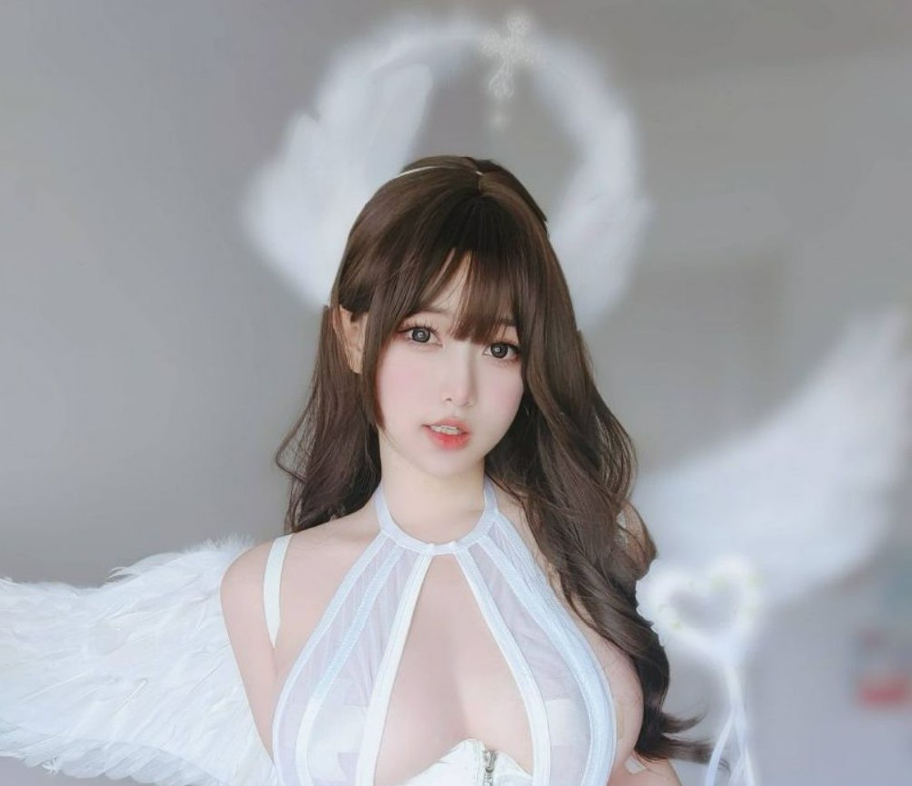 女主K cosplay纯欲白色·工口天使图集作品，工口天使的双重魅力