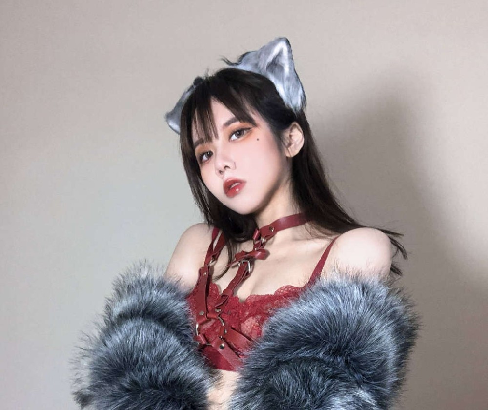 果咩酱w红太狼cosplay作品图集：童话中的经典角色，生动再现