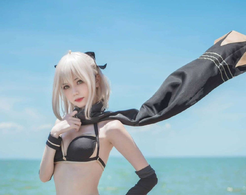 你的负卿w冲田总司泳装cosplay图集：夏日海滩上的剑士少女