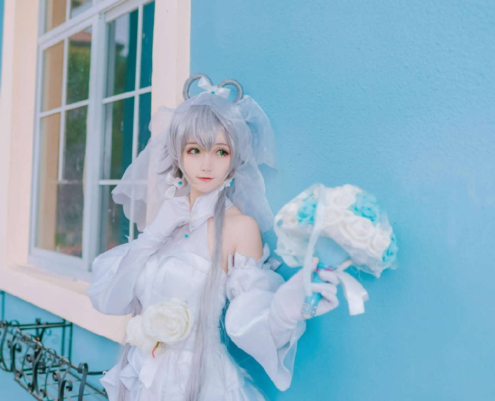 yui金鱼洛天依婚纱cosplay图集：虚拟歌姬的浪漫婚礼，梦想成真