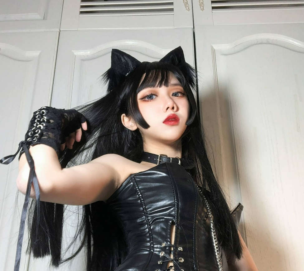 果咩酱w黑猫cosplay图集系列：夜色中的精灵，神秘莫测