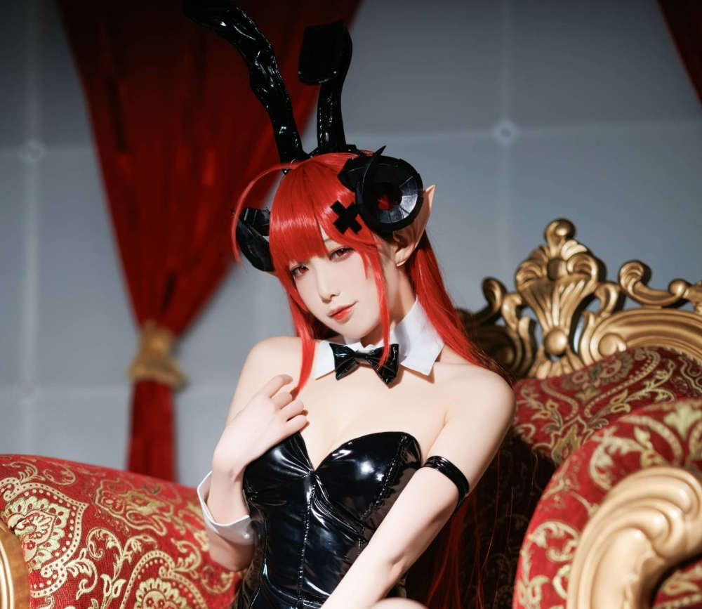 封疆疆v cosplay兴登堡兔女郎：轻松可爱的兔女郎造型