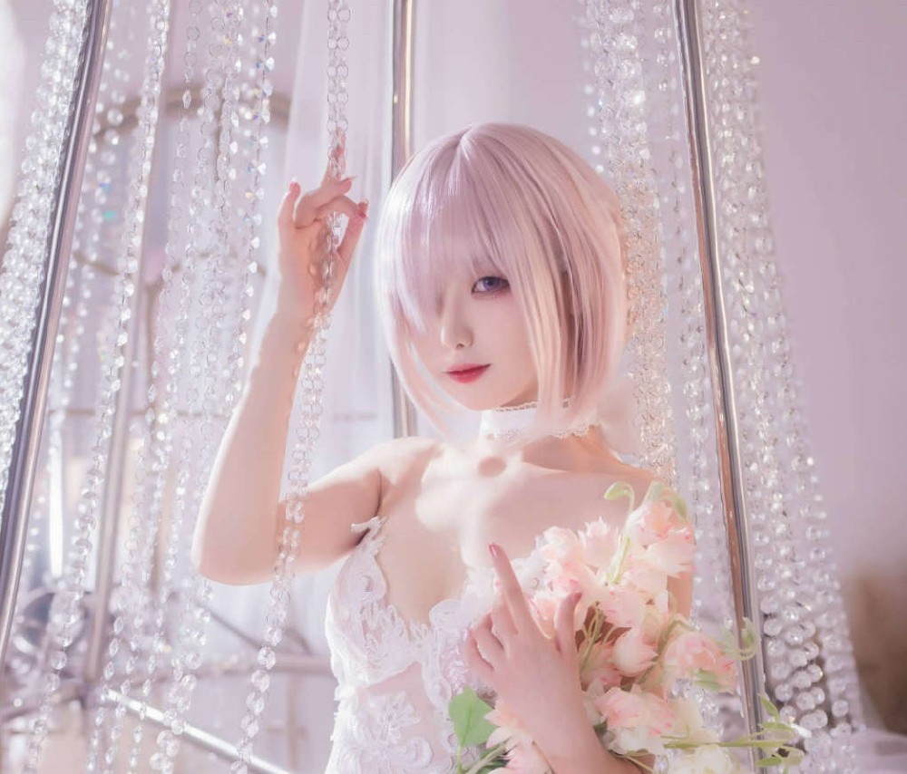 封疆疆v cosplay玛修婚纱：婚礼上的浪漫与经典，细腻演绎圣洁的白色婚纱