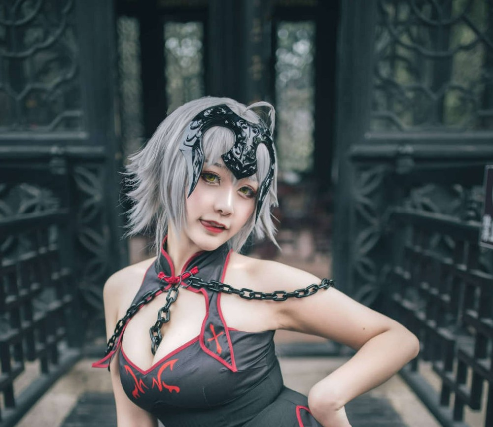 三刀刀miido cosplay黑贞德图集，经典角色的现代诠释，历史与幻想交织成动人故事